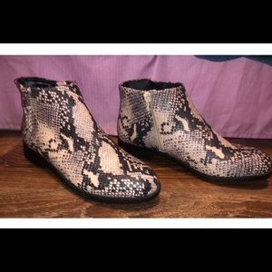 Snake skin printed booties😘
